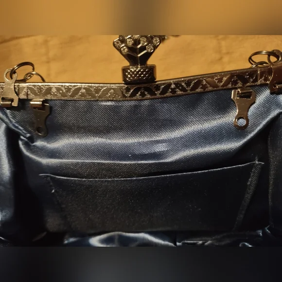 NWOT Sequin clutch - Picture 3 of 6